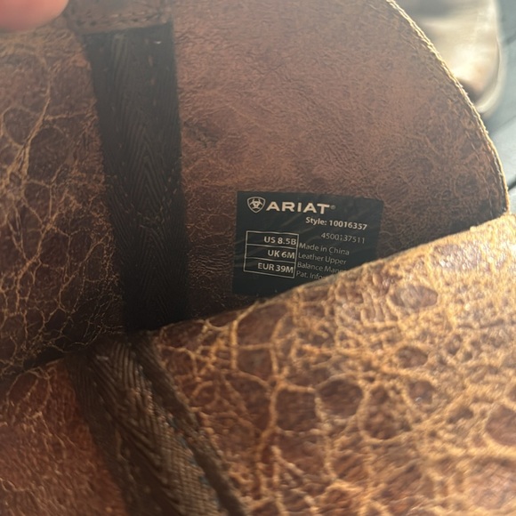 Ladies Ariats size 8.5 in PERFECT condition. - Picture 3 of 6